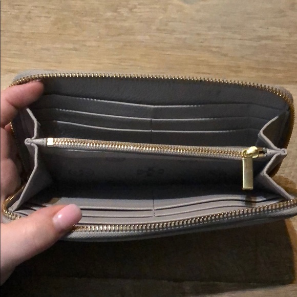 Tory Burch Amanda Continental Zip Around Wallet - Picture 7 of 8